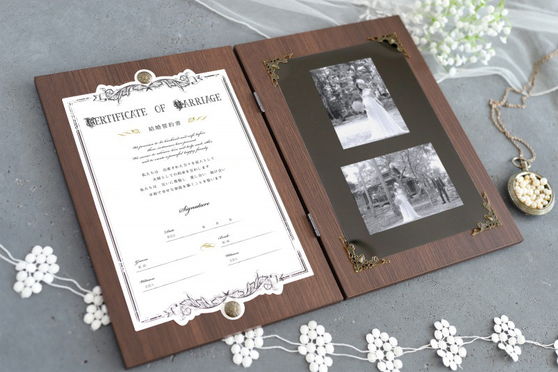結婚式でのオススメアイテム♪木製ブック　木製の結婚証明書×フォトフレーム