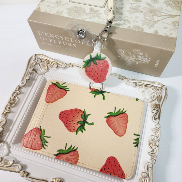 【受注制作】リール　パスケース 定期入れ　社員証　カードケース ネームホルダー IDホルダー オフィス 1枚目の画像