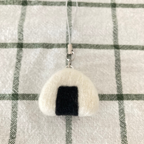 おにぎりのストラップ（羊毛フェルト） キーホルダー みのむし