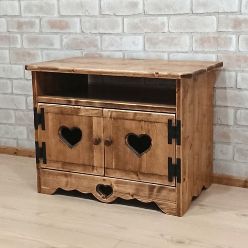 ハンドメイド　カントリー家具　テレビ台　ハートくり抜き ハンドメイドカントリー家具テレビ台ハートくり抜き