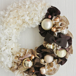 【再販】たっぷりリボンとオーナメント♩ホワイト×ゴールドのクリスマスリース♡ 3枚目の画像