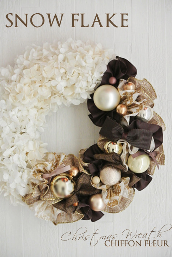 【再販】たっぷりリボンとオーナメント♩ホワイト×ゴールドのクリスマスリース♡ 3枚目の画像