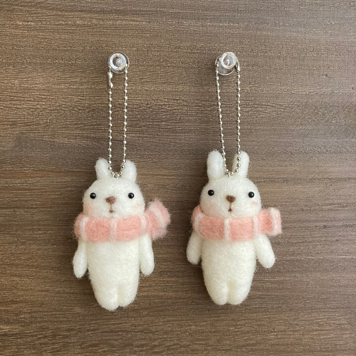 あいな様うさぎ羊毛フェルトボールチェーン