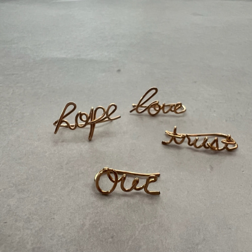 Tiny letter clip & pierce】好きな筆記体で作る⭐︎2wayクリップ