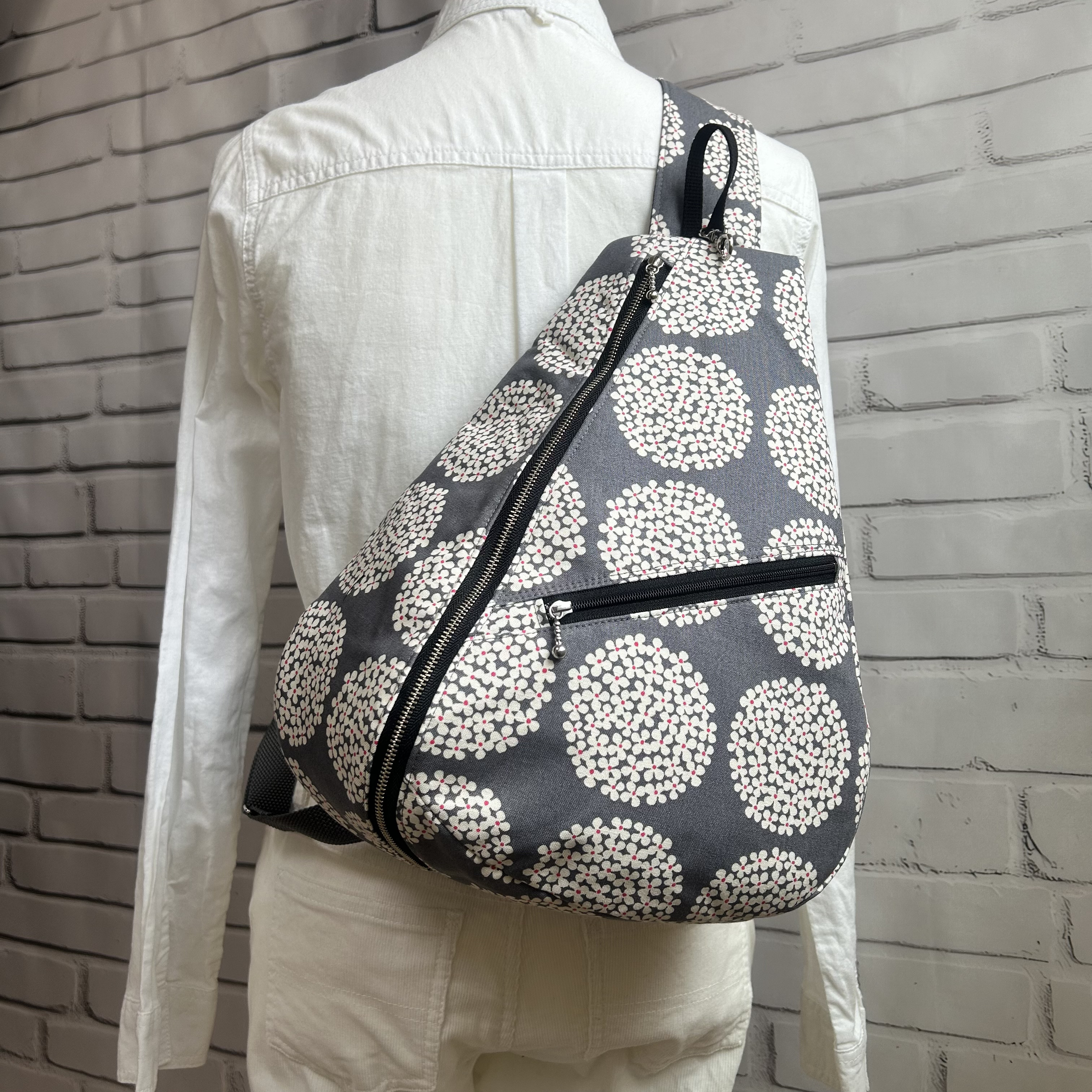 軽量　しずく型 ワンショルダーバッグ ボディーバック　ショルダーバック　長さ調節可能 北欧 紫陽花 グレー② 全11色