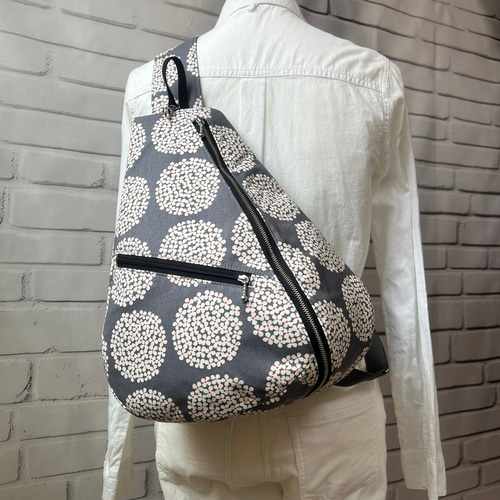 左ききさん しずく型 ワンショルダーバッグ ボディーバック