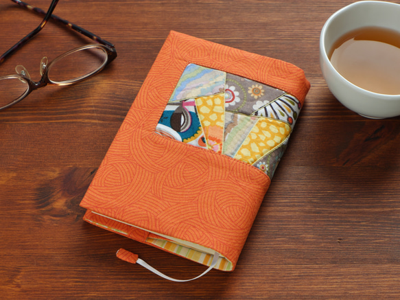 【再販】ブックカバー（文庫判） ～ウキウキ気分で～ 1枚目の画像