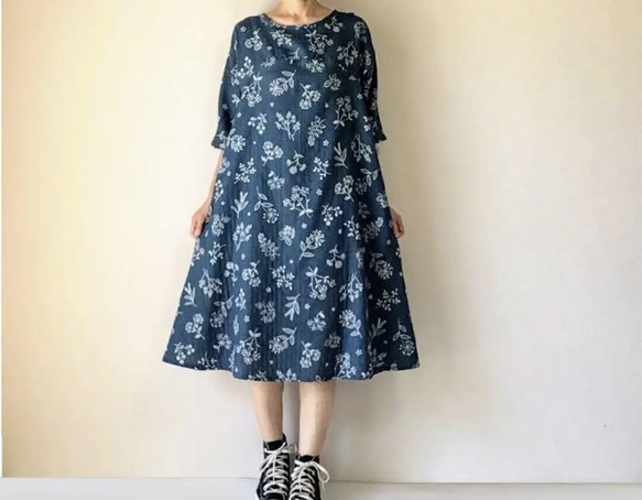 ステッチ刺繍調＊草花柄のフレアワンピース＊やわらかダブルガーゼ＊国産コットン100%＊五分袖 8枚目の画像