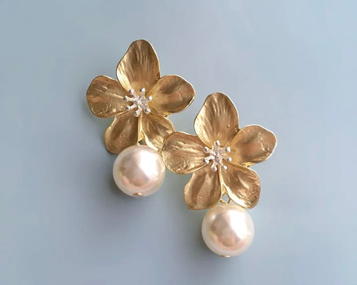 ゴールドフラワー パール 大ぶりピアス アンティークゴールド