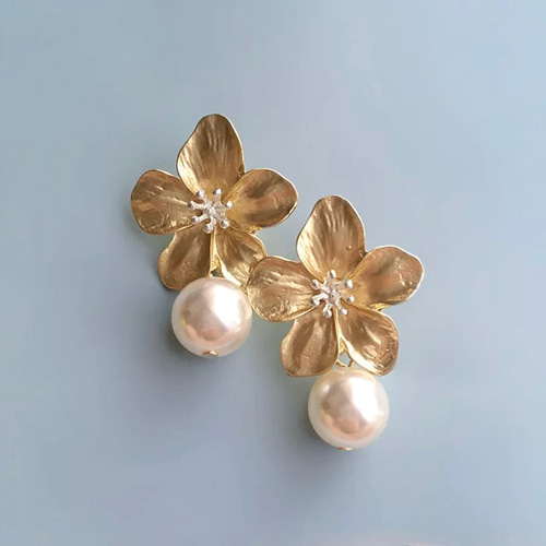 ゴールドフラワー パール 大ぶりピアス アンティークゴールド