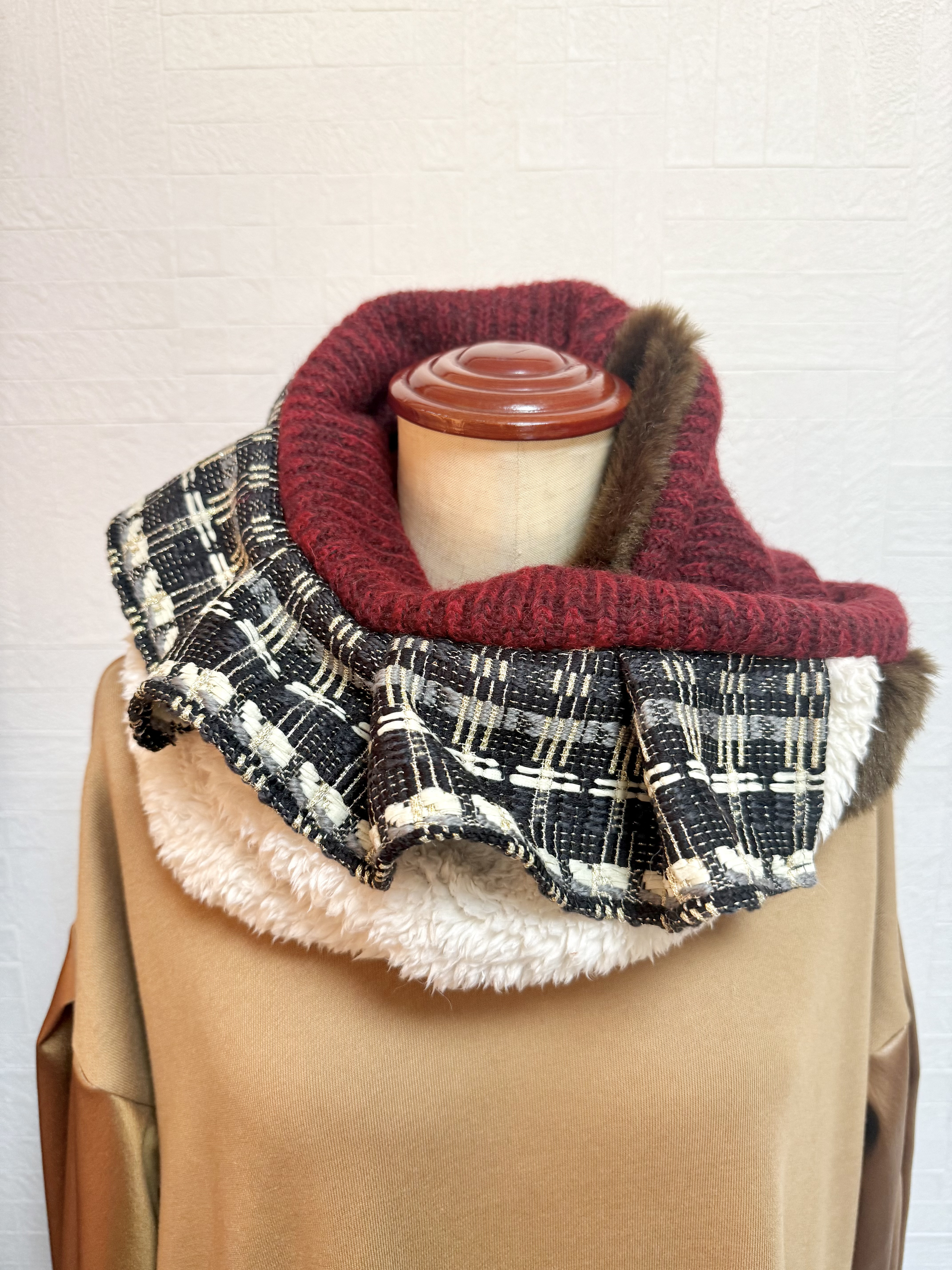 ☆２日以内発送☆フリルのねじりスヌード　ショートVer.  レッド×ホワイト