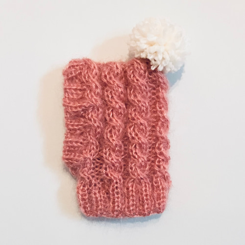 ②くすみピンク×アイボリー　犬用帽子　被り物　ニット帽　イタグレ服　ハンドメイド イタグレ服アラン風ニットのあったか帽子 - ERIKA'S GALLERY