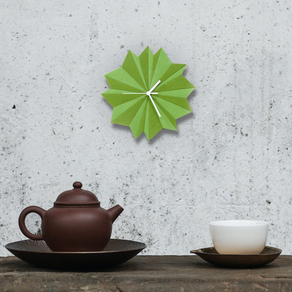 Origamiグリーン - 2 つの緑の色合いのバイカラー掛け時計 3枚目の画像