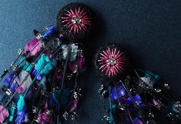 &lt;史黛拉～許願星～&gt;「刺繡流蘇耳環/黑×粉紫」過敏零件可更換 第2張的照片