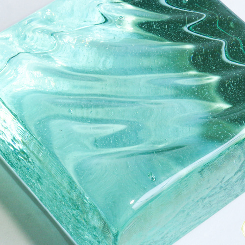 エメラルドグリーンのガラスプレート7枚 エメラルドグリーンのガラス