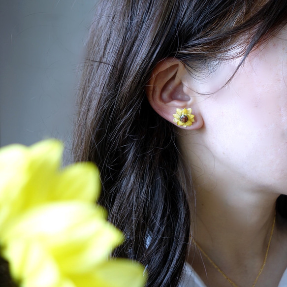 小向日葵耳環/耳釘/無洞耳環 樹脂耳環：花黃向日葵 夏季 第6張的照片