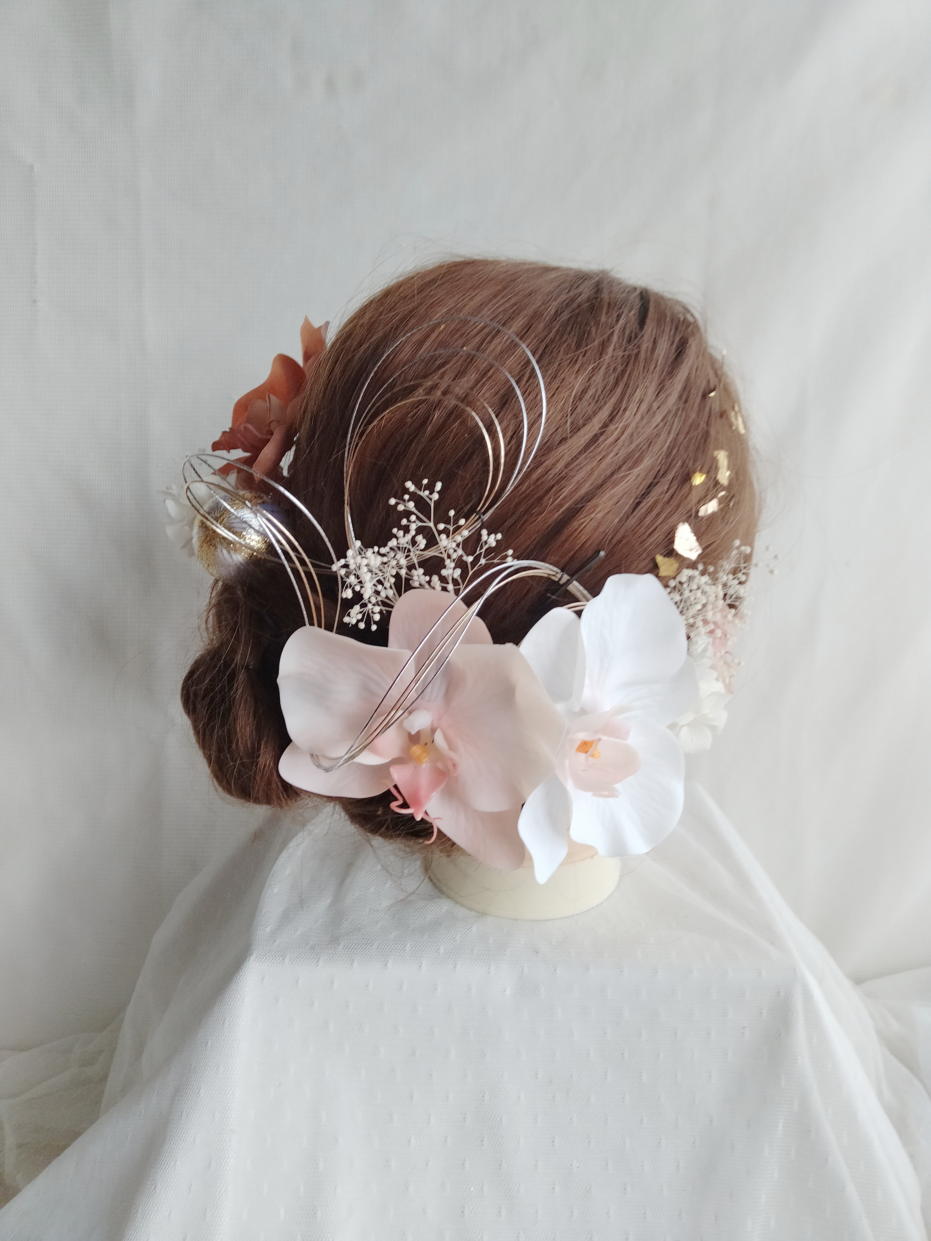 M7　ピンクの胡蝶蘭と水引き・和玉かんざしの和装髪飾り　成人式へア　卒業式ヘア　結婚式へア　ピンクの振袖　ピンクの着物