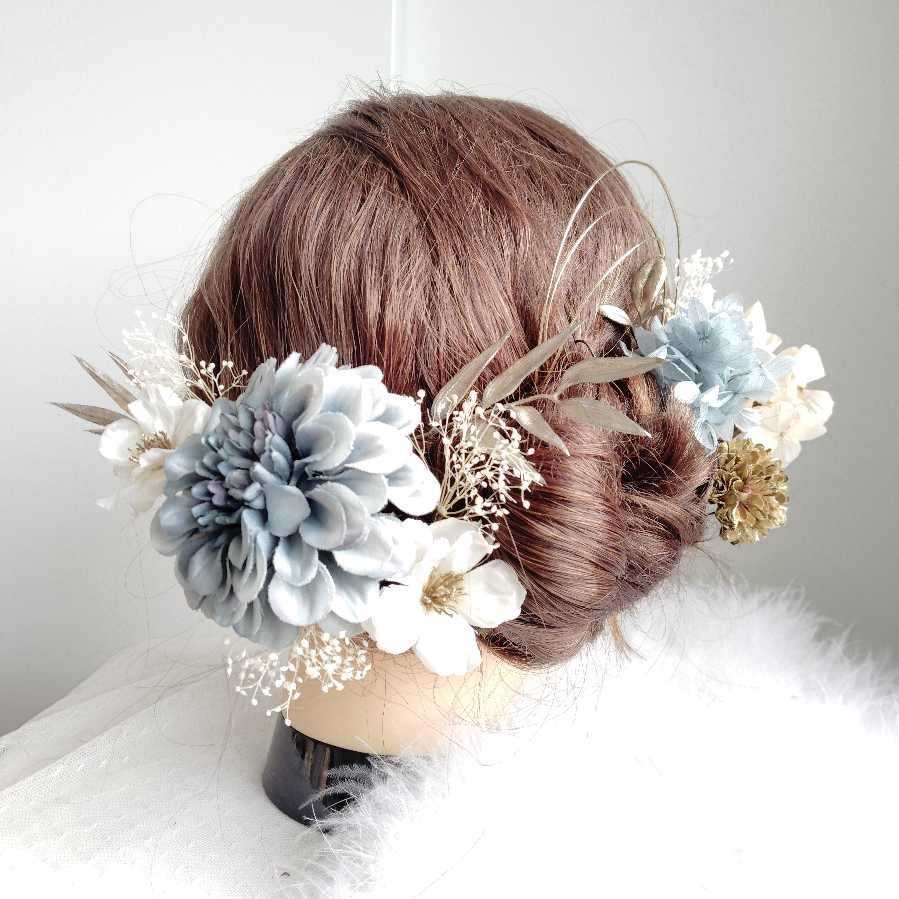 咲静＿＿上品ジニアと林檎の花の髪飾り　卒業式　成人式 　結婚式　髪飾り  色打掛　振袖　着物　袴　くすみ青