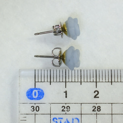Angelite Rose 耳釘（8 毫米，鈦金屬耳釘） 第5張的照片