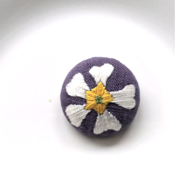 プリムラの花刺繍ブローチ【送料無料】 1枚目の画像