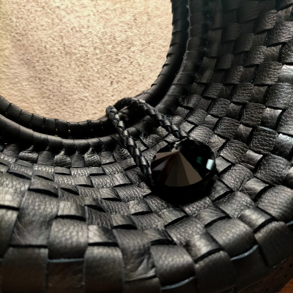 牛皮手工編織手提包 / Leather hand-woven bag「Papagena black」（收單後製作） 第4張的照片