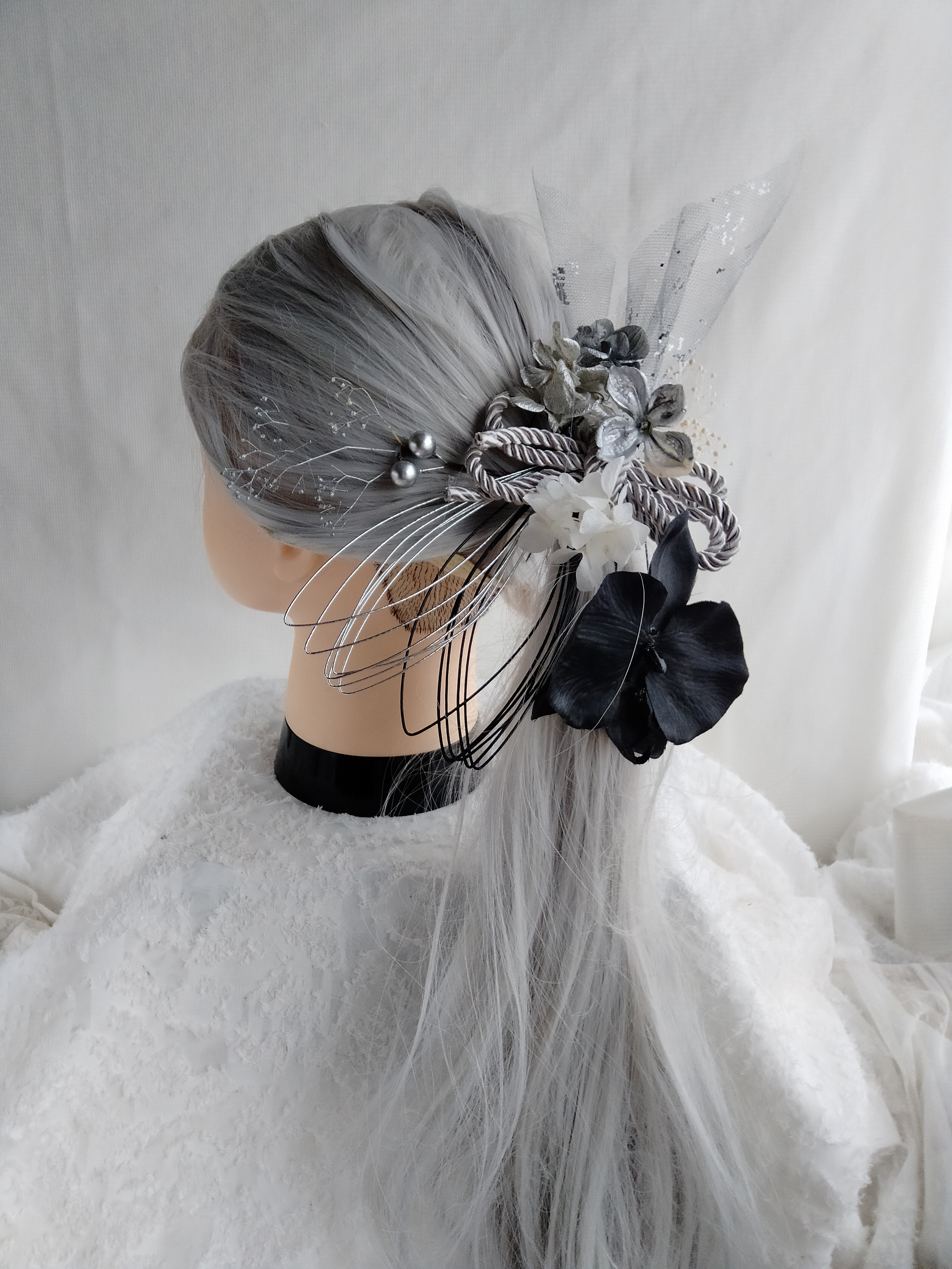 黒銀水引とチュールの成人式髪飾り　高めポニー　ポニーテールアレンジ　紐アレンジ　髪かざり　水引　成人式　卒業式　結婚式