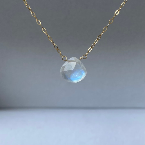 14kgf》AAA レインボームーンストーンの一粒ネックレス