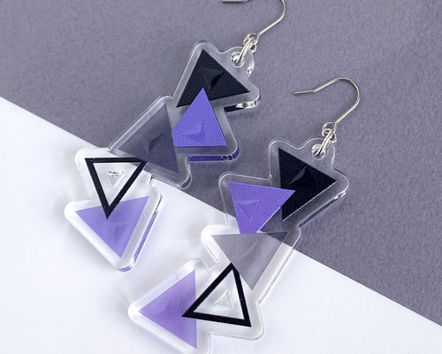 ランダムトライアングル】ピアス・イヤリング│アクリルアクセサリー 