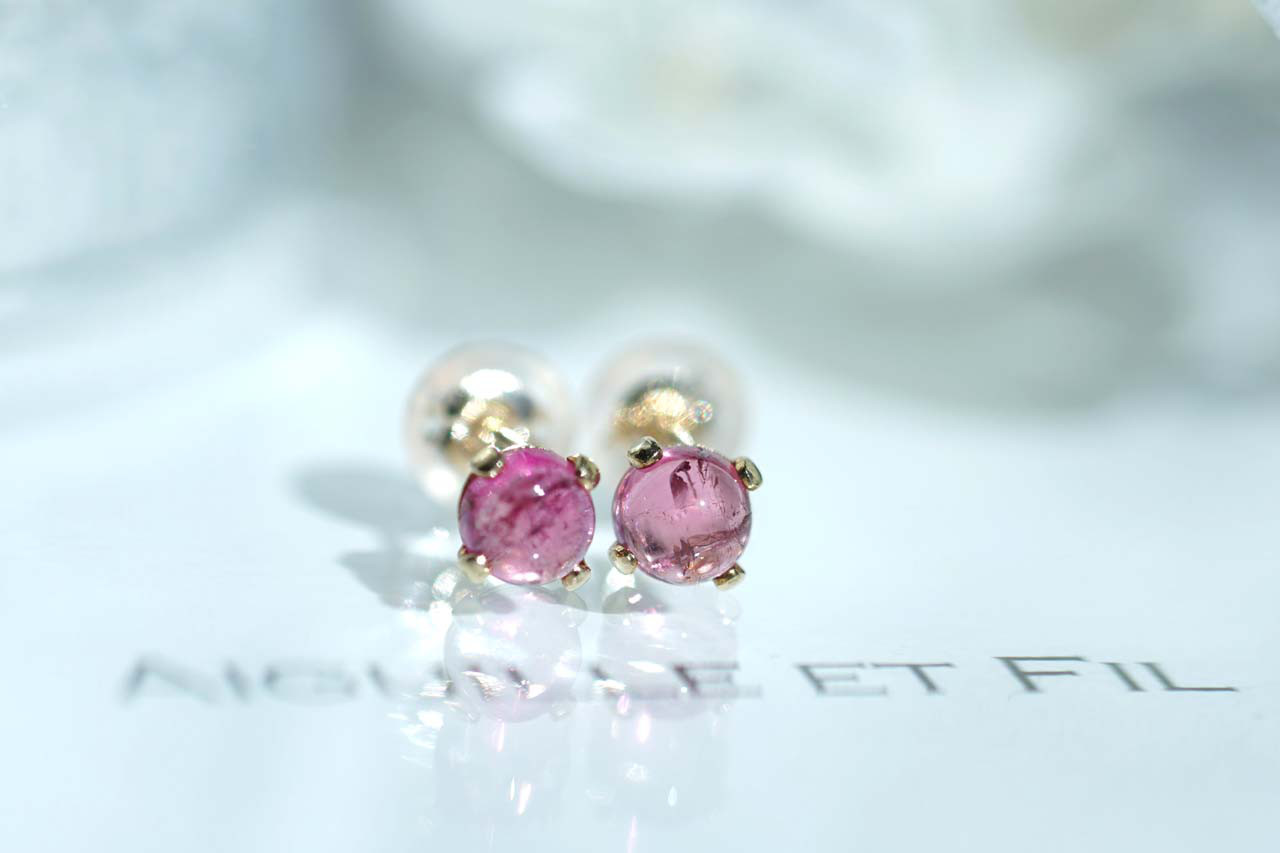 【美品】 K14 WG 色石 スタッドピアス キャッチK14 総重量0.48g 美品】 K14 WG 色石 スタッドピアス キャッチK14 総重量0.48g