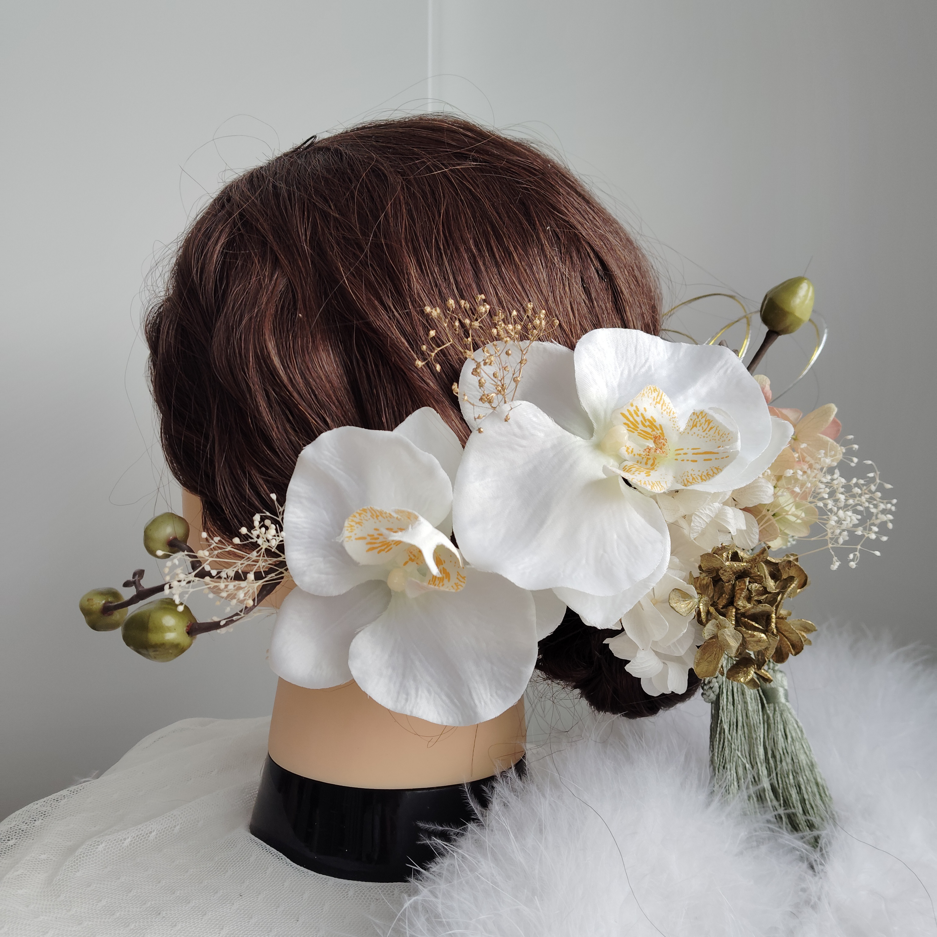 花舞＿胡蝶蘭と若草色の髪飾り　 成人式　水引 　卒業式 　袴　 和装ヘア 　結婚式　和装　白無垢　振袖　 着物