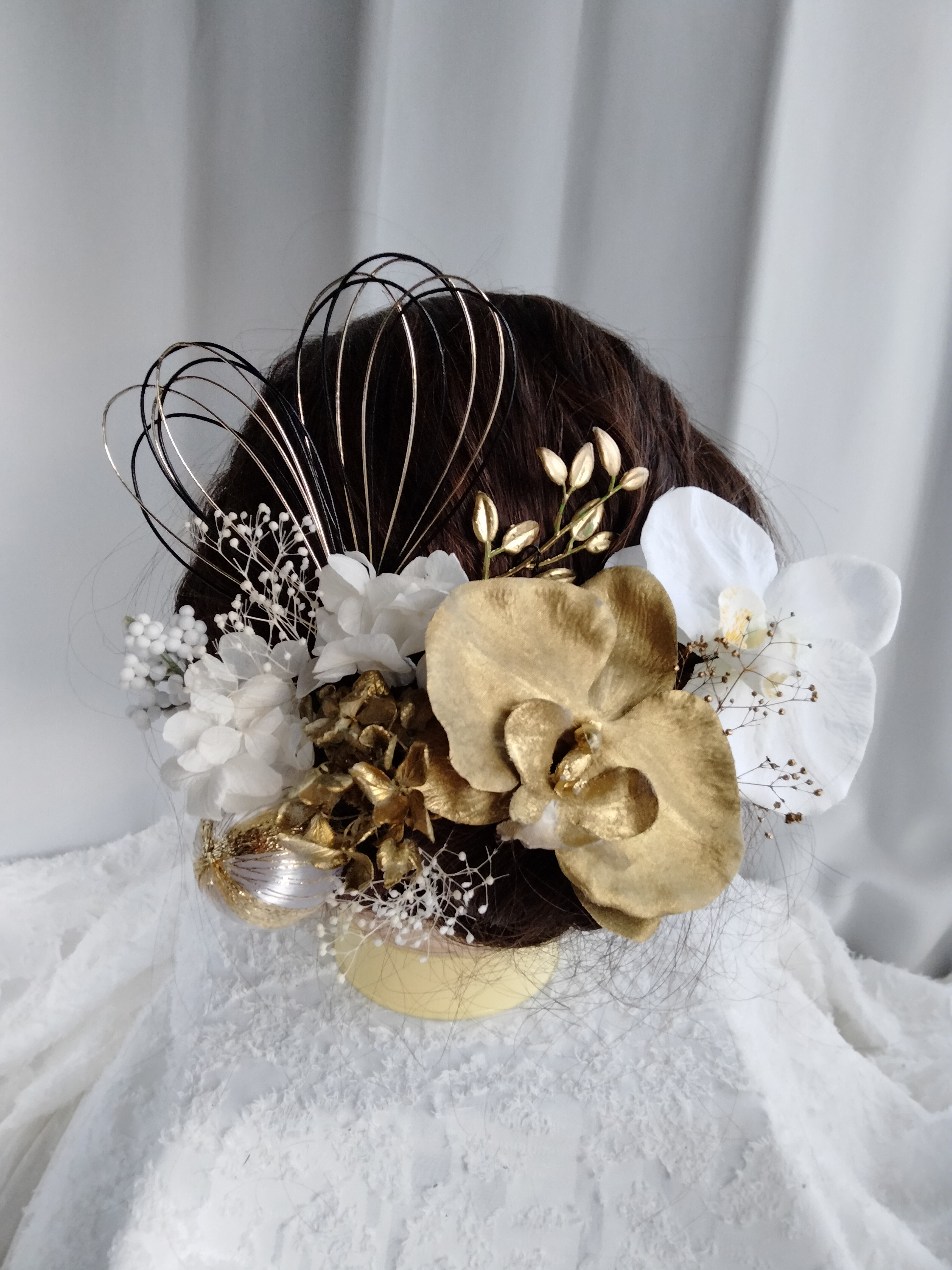ホワイトゴールドの水引髪飾り　 成人式髪飾り　卒業式髪飾り　結婚式髪飾り　水引き　卒業式　成人式 　結婚式　振袖　袴　金