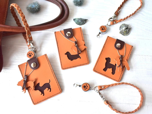 《特集掲載》【受注制作】犬シルエット パスケース【お好きな犬種で制作】リール付 名入れ可 犬種グッズ ※袋ラッピング無料 2枚目の画像