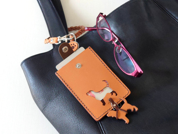 《特集掲載》【受注制作】犬シルエット パスケース【お好きな犬種で制作】リール付 名入れ可 犬種グッズ ※袋ラッピング無料 12枚目の画像