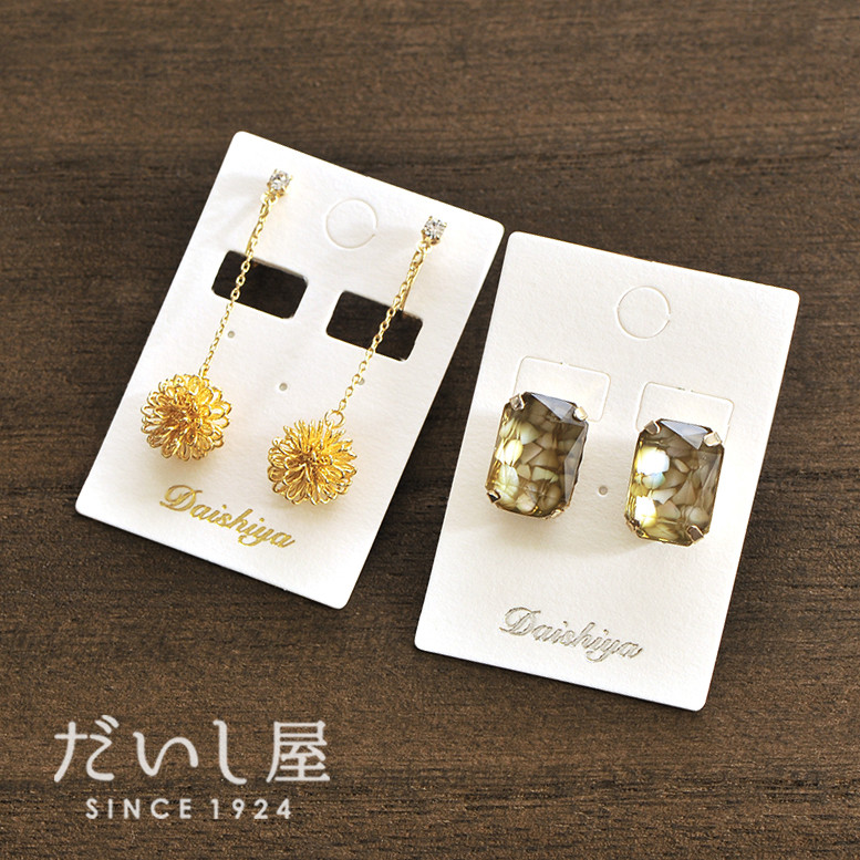 【名入れ箔押し】 オリジナル台紙 M（穴上） ピアス イヤリング用 （パール or マット）35×50mm  SD05