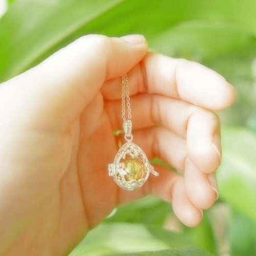 ✼純金加工✼水晶のネックレス༺ぱかりと開けられる•*•エレガントな卵型