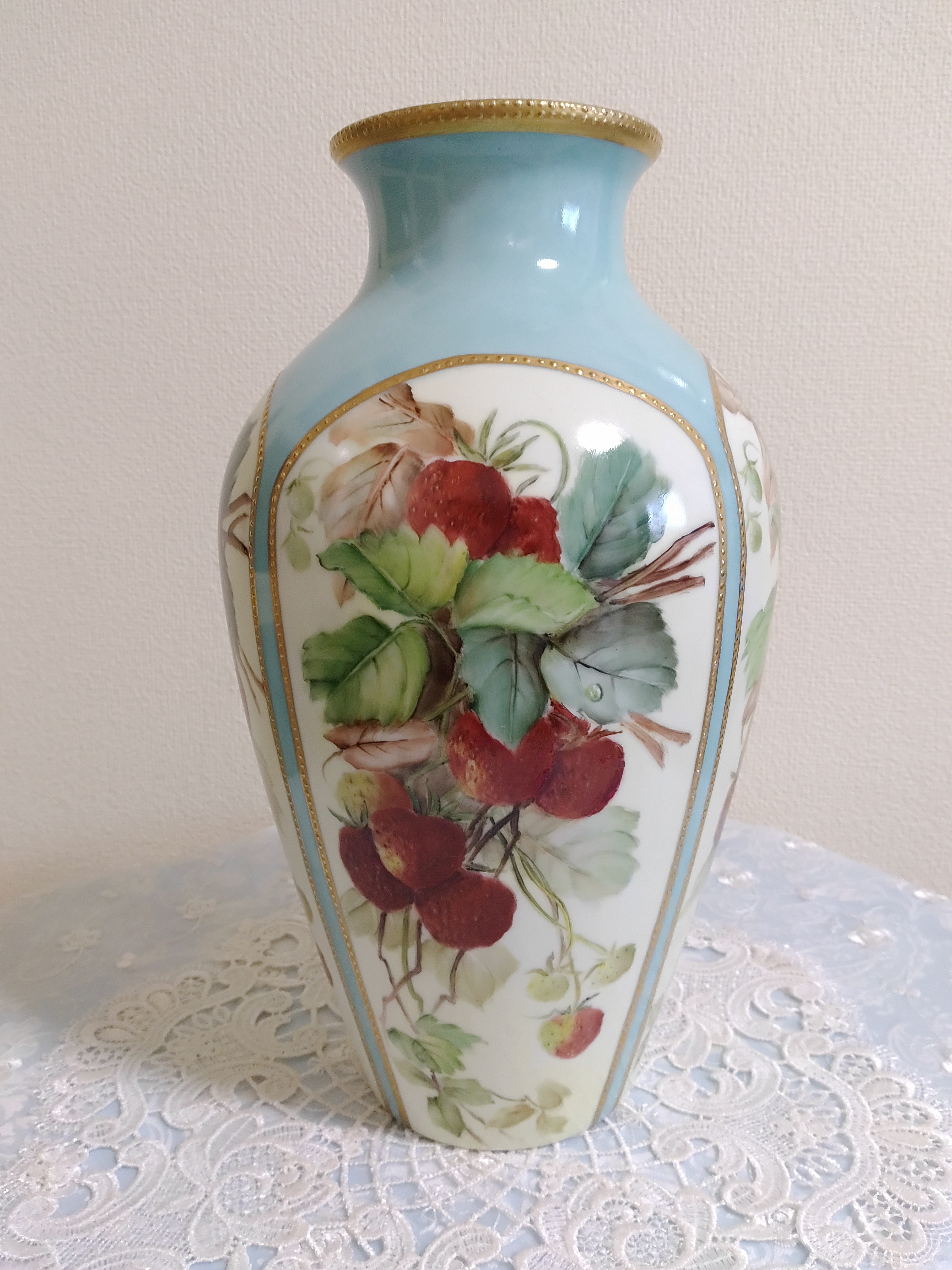♡hand painted  vase (いちご花瓶）高さ29㎝