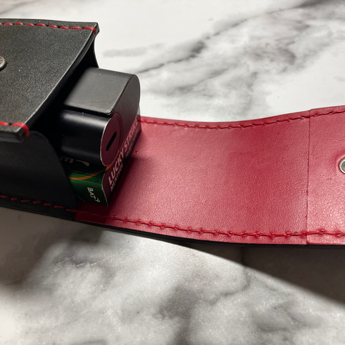 ヌメ革 ブラック×レッド ナスカン カラビナフック付き グローケース