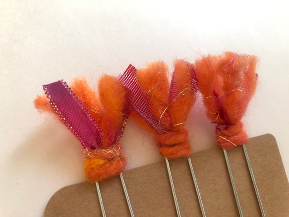 「手紡ぎ毛糸」のタッセルブックマーカー''オランシュ'' 7枚目の画像