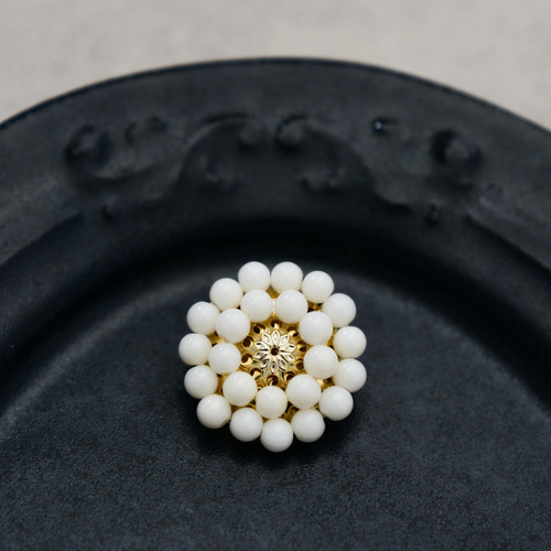 ブローチ】白珊瑚 アンティークレトロなお花・百寿や白寿、卒寿祝いに