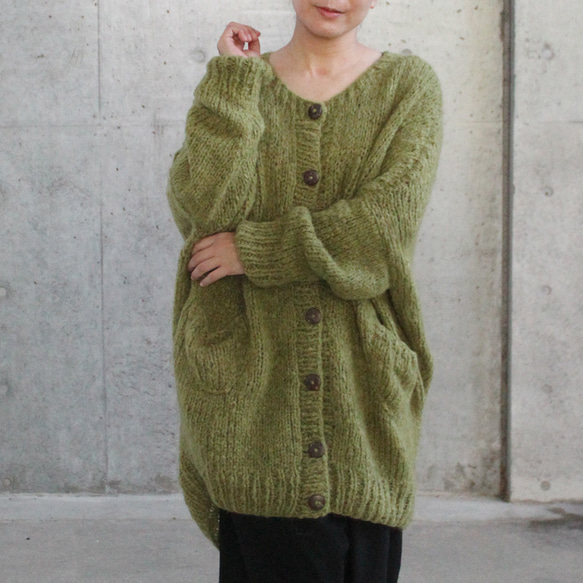 淺綠橄欖色手工編織馬海毛長開襟衫 第2張的照片