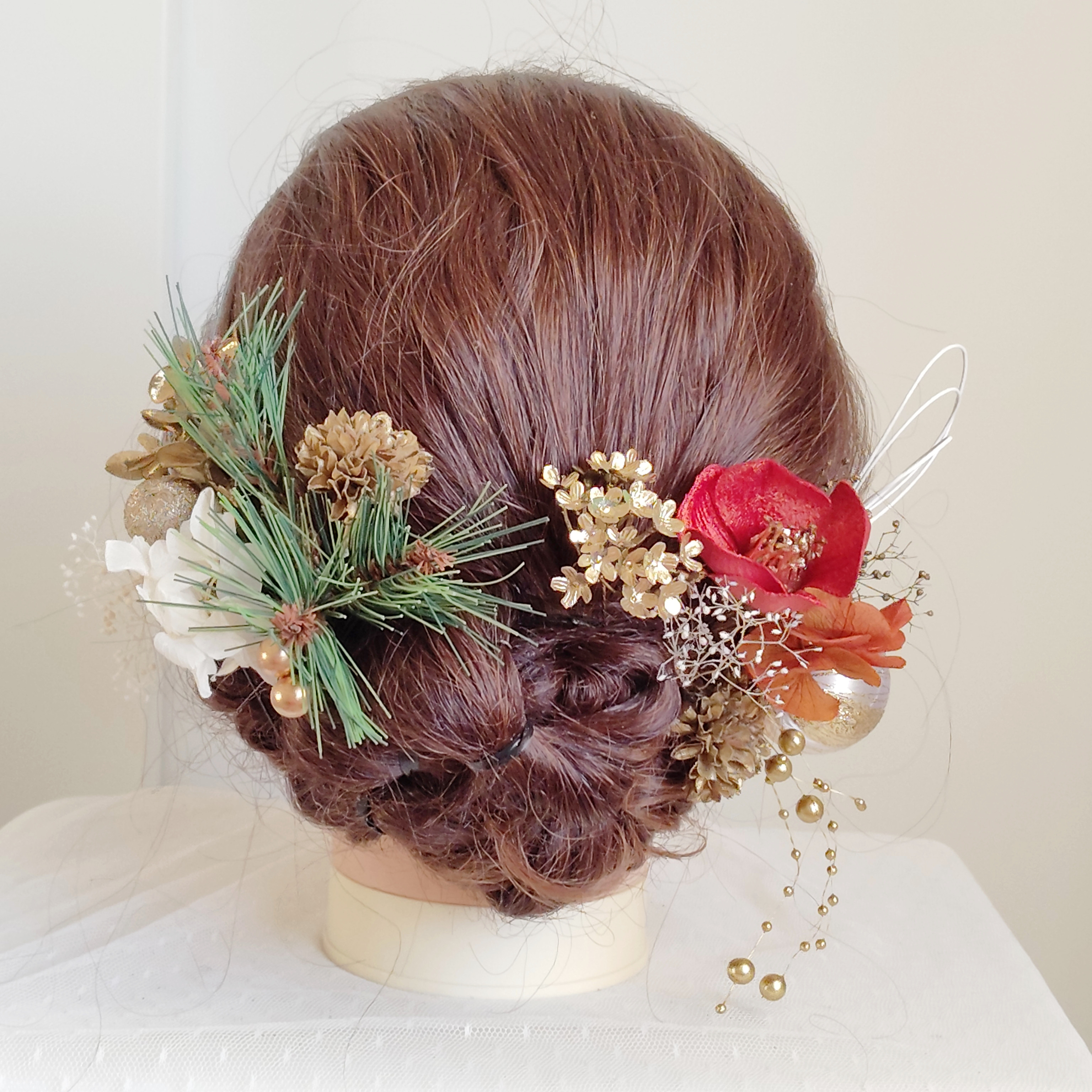 松の白金祝い飾り　枝垂れパール　髪飾り　成人式　結婚式　白無垢　和装　花嫁　卒業式　振袖　袴　着物