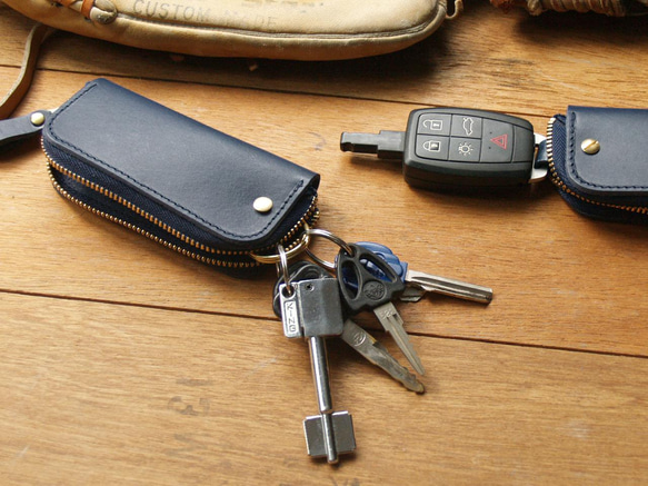 【週年慶特價 690】原價 1090【客製化刻字】Navy Blue 真皮鑰匙包 (英文刻印/禮盒包裝) 生日禮物 第2張的照片