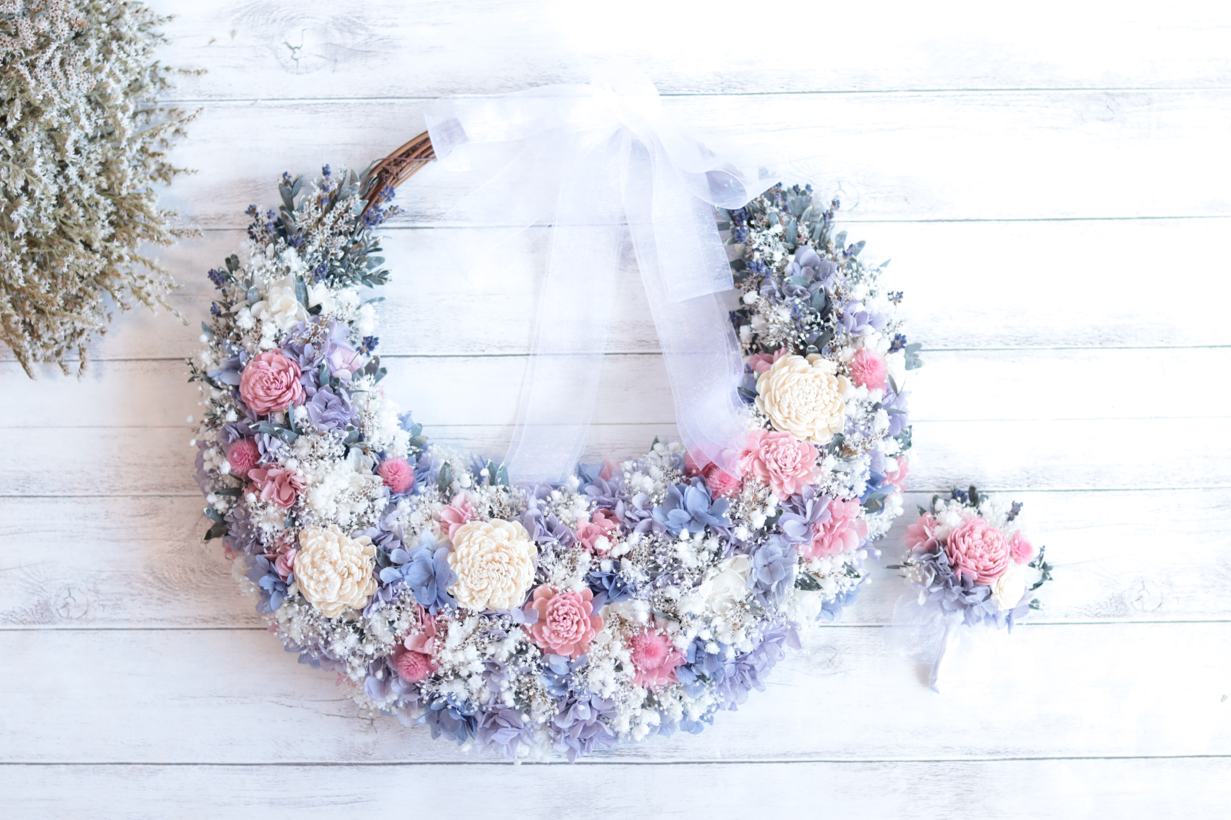 ピンクラベンダーのナチュラルリースブーケ＊お揃いブートニア&ヘッドドレスもオーダーＯＫ＊プリザーブドフラワー