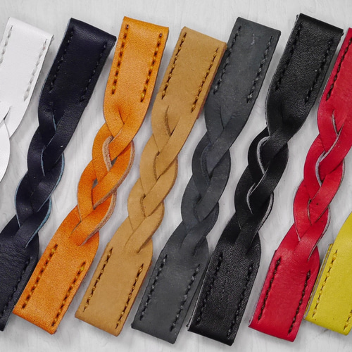 トリック三つ編みの本革製ストールクリップ☆長さ12～13cm☆ヌバック