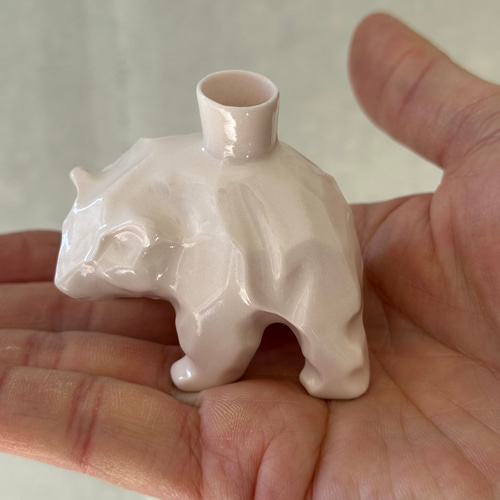 オーダー　小さな木彫りのクマさん　一輪挿し 楽天市場】クマ一輪挿し 木工ギフト 天然木 癒しグッズ 花入 花器 花生