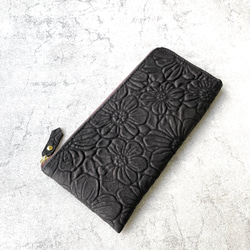 【再販です】ピッグスキンのスリムな長財布Ｌ字型　大きいフラワー　ブラック 3枚目の画像