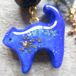 ◇389再販 ✨冬の星空　青い猫と六花のストラップ・バッグチャーム ※１点物 3枚目の画像