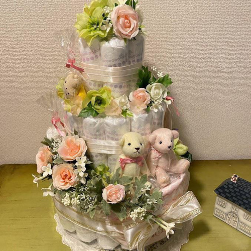 オムツケーキ豪華三段 双子ちゃん用 オーガニックスタイ付き