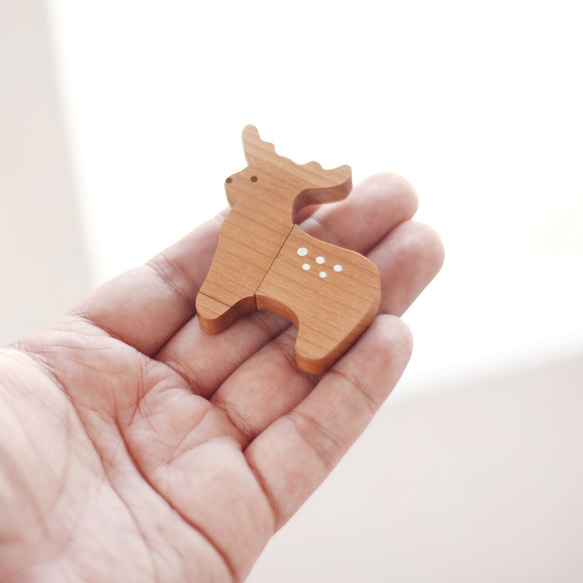 麋鹿 | 手工原木 USB 隨身碟客製姓名 / 客製化 客製禮物 鑰匙圈 生日禮物 情人禮物 第2張的照片