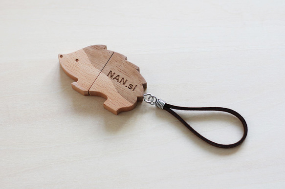 【オーダーメイドギフト】木製 USB メモリ ハリネズミ 3枚目の画像